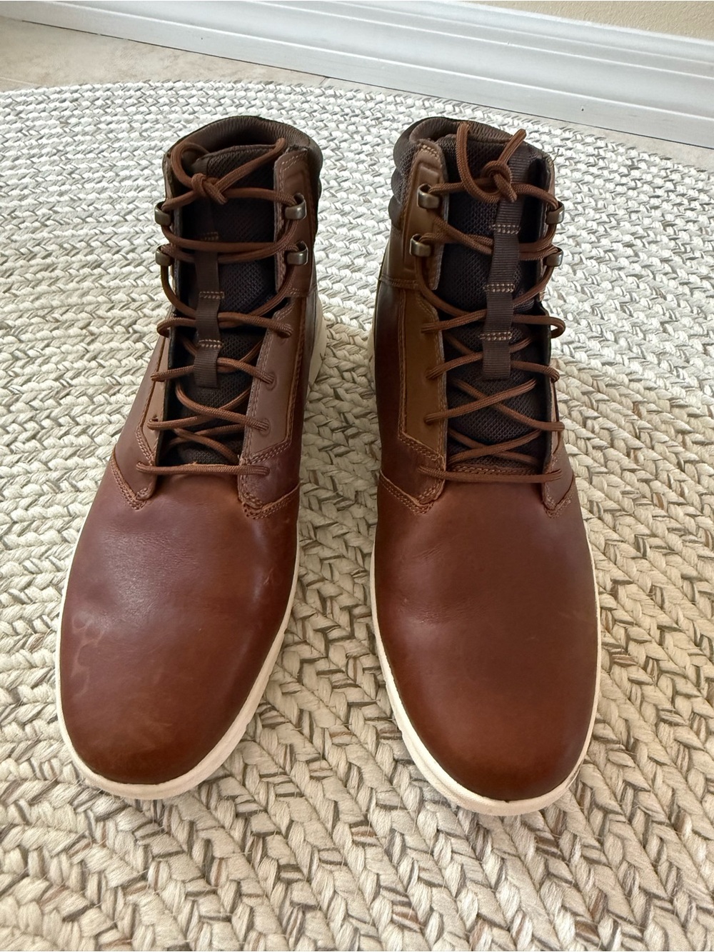 Timberland Men's Hoverlite Chestnut Brown Leather Boots with White Outsole